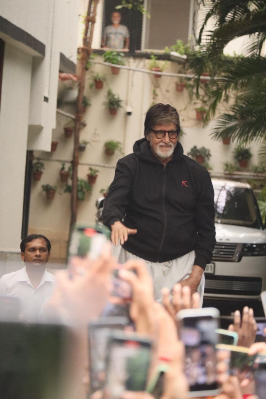 The heartfelt connection between Amitabh Bachchan and his dedicated fanbase was beautifully reaffirmed, leaving a heartfelt mark in the hearts of both the legendary actor and his ardent admirers.